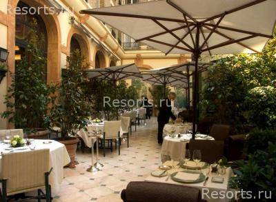 Hotel Le Royal Monceau 26
